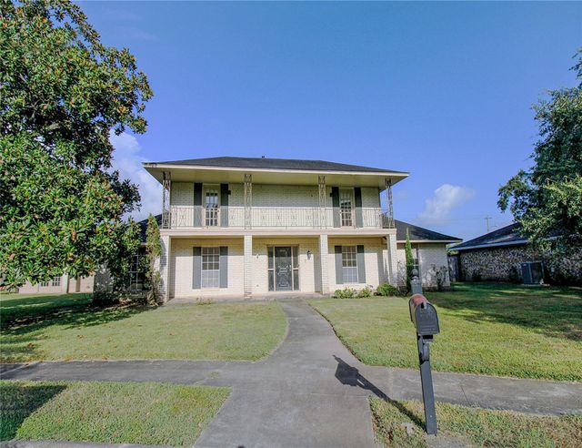 2 Elm, Angleton, TX, 77515