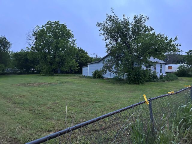 221 Central, Petrolia, TX, 76377