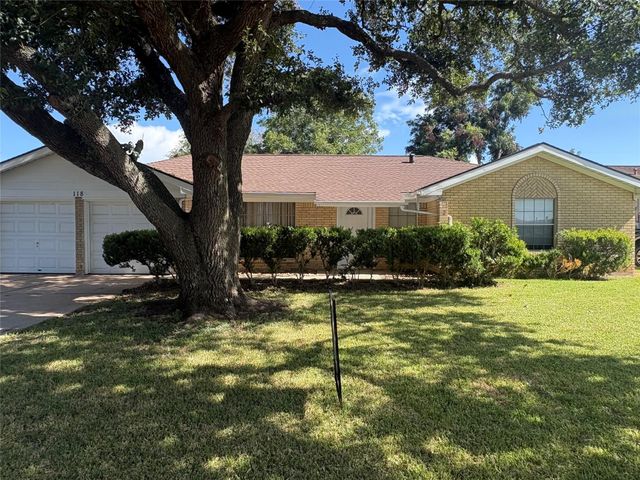 118 Honeysuckle, Lake Jackson, TX, 77566
