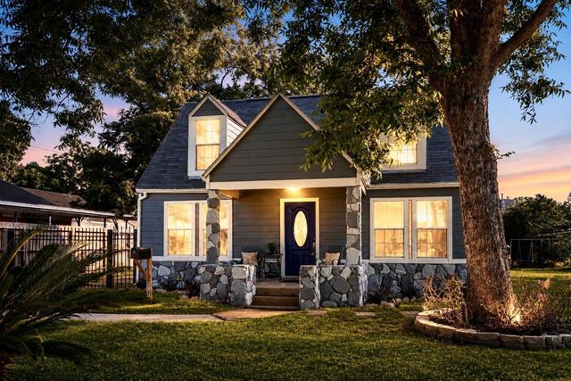  5737 Dorbrandt St, Houston, TX 77023
