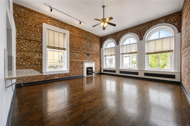  213 Tremont St #2, Galveston, TX 77550