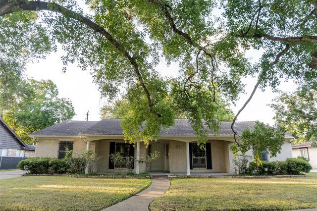  8526 Dashwood Dr, Houston, TX 77036