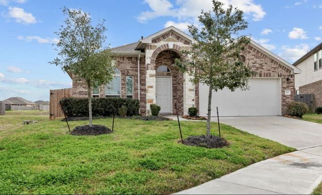  689 Forest Bend Ln, La Marque, TX 77568