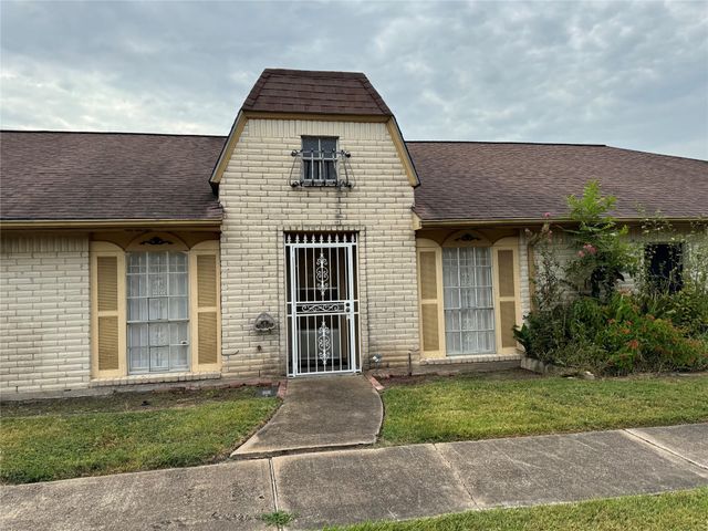  12147 Sharpview Dr, Houston, TX 77072