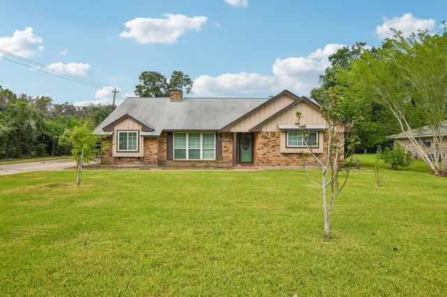401 Southern Oaks Dr, Lake Jackson, TX 77566