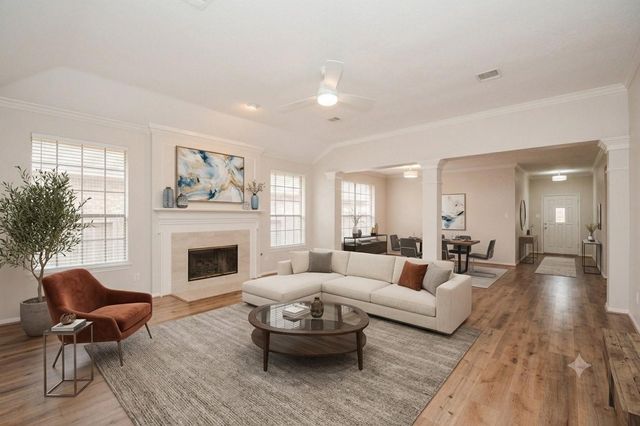  10 Heathstone Pl, The Woodlands, TX 77381