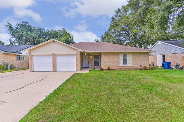  117 Dallas St, Angleton, TX 77515