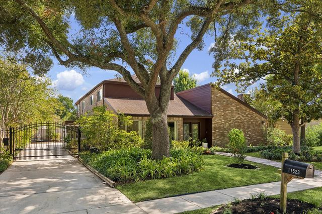  11523 Highgrove Dr, Houston, TX 77077
