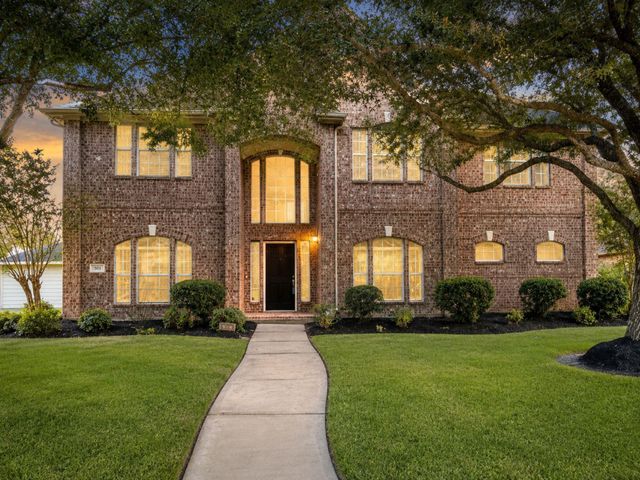 501 Falcon Lake, Friendswood TX 77546