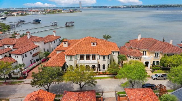 6 Waterford Oaks, Kemah TX 77565