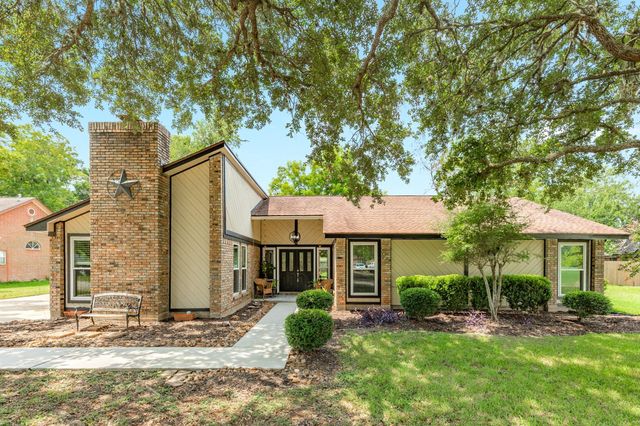54 Royal Oak, Lake Jackson TX 77566