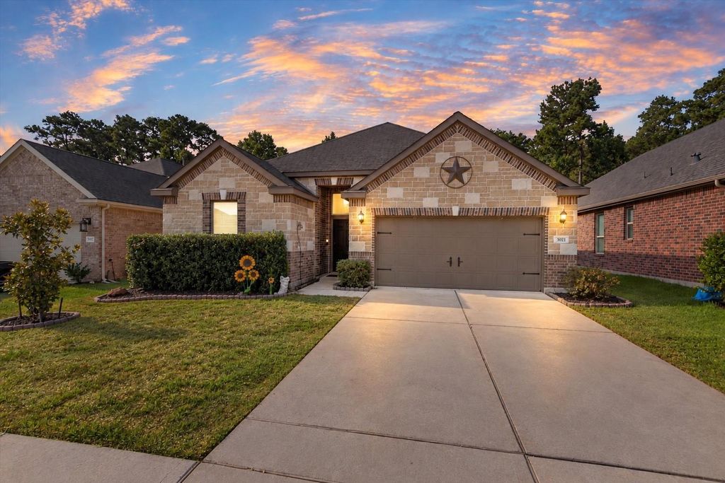 3921 Eagle Nest Lake Ln, Magnolia, TX 77354 cover photo. Doors Open Tour advertisement.