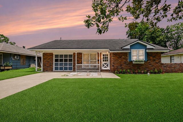 203 Chestnut, Lake Jackson TX 77566