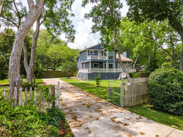 3726 Bayshore