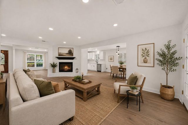5946 Valkeith, Houston, TX, 77096