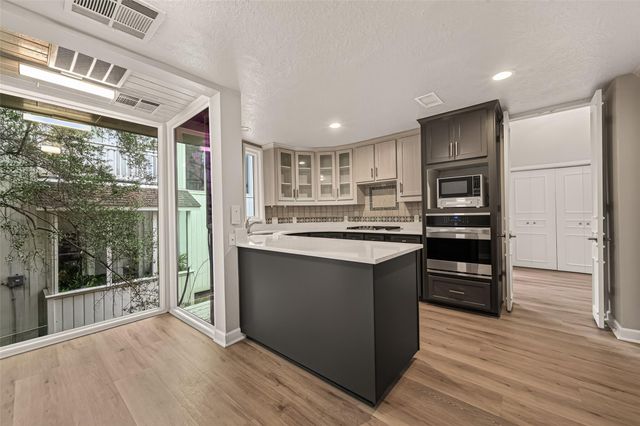 94 Sugarberry, Houston, TX, 77024