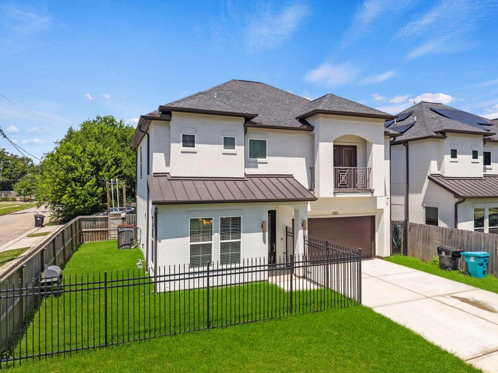 1703 Wipprecht St, Houston, TX 77020 cover photo. Doors Open Tour advertisement.