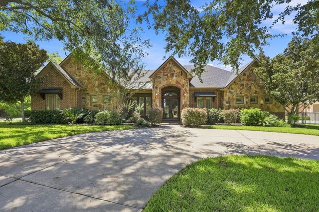  5411 Woodbury St, Weston Lakes, TX 77441