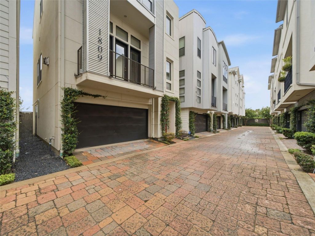 1809 Dart St, Houston, TX 77007 cover photo. Doors Open Tour advertisement.