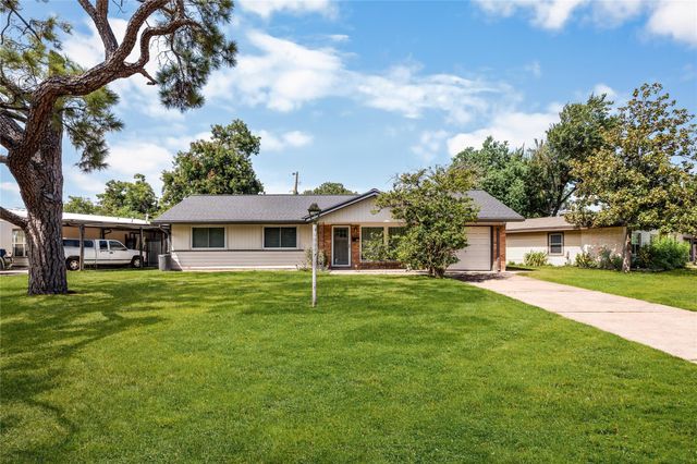 5831 Burr Oak, Houston TX 77092