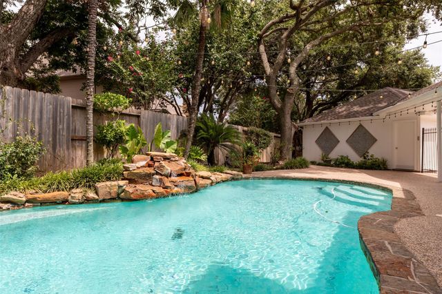  14 Sterling Ct, Sugar Land, TX 77479