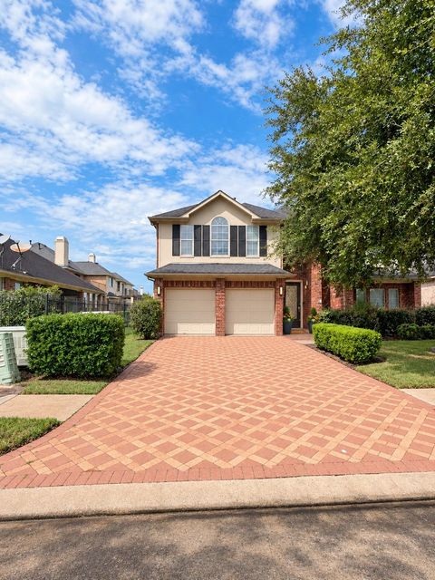  5203 Auckland Dr, Sugar Land, TX 77498