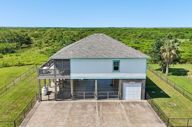  927 Magnolia Ln, Port Bolivar, TX 77650