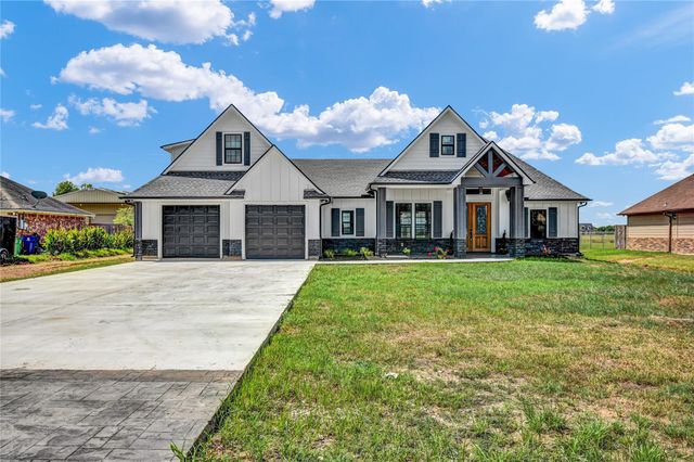 755 Sunset Trl, Angleton, TX 77515