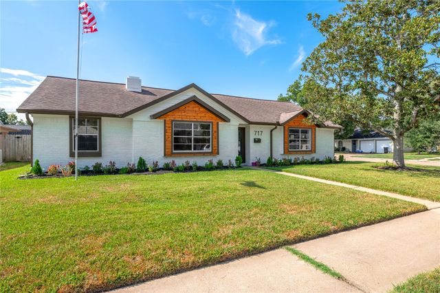  717 Yale Ln, Deer Park, TX 77536