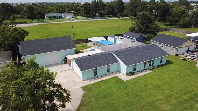 1212 Delores, Kemah, TX, 77565
