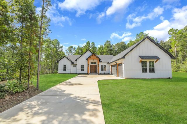  178 Feldspar Ln, Huntsville, TX 77340
