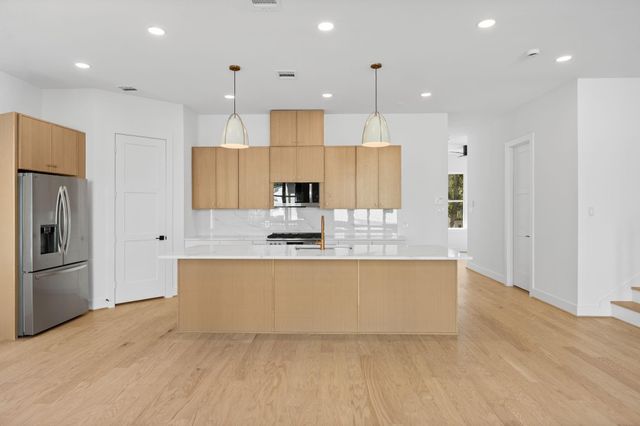 1103 E 37th St, Houston, TX 77022