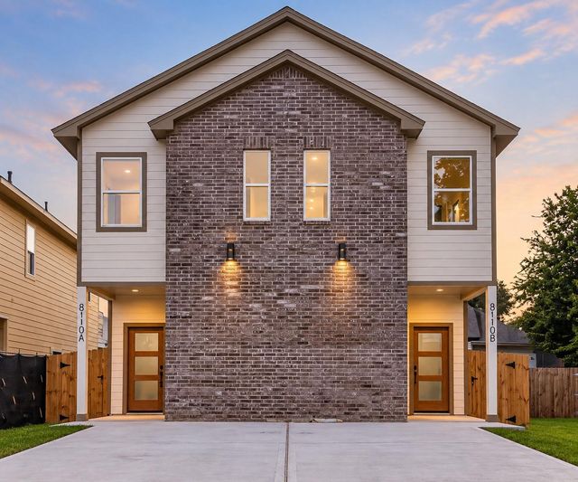  8110 Carver Rd, Houston, TX 77088