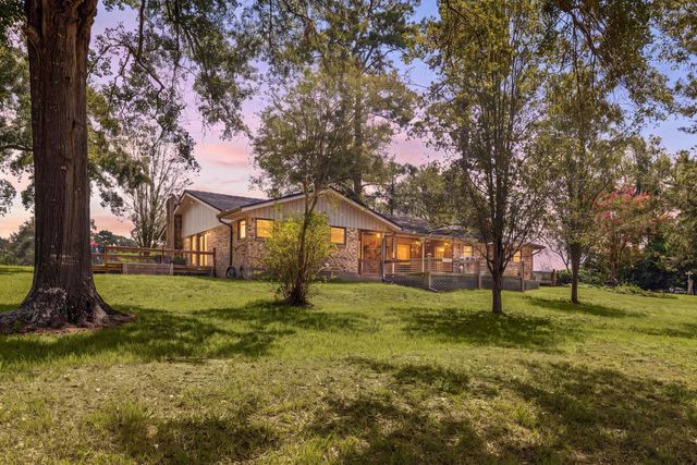 301 Beverly, Shepherd, TX, 77371