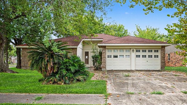  131 Meadow Bend St, League City, TX 77573