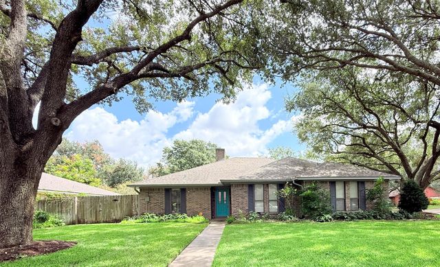  2902 Willow Creek Dr, El Campo, TX 77437