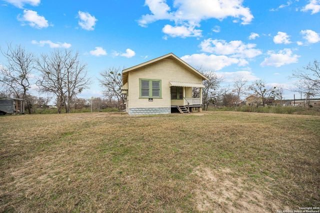 292 BEACH SHORE DR