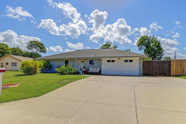 203 Hickory, Lake Jackson, TX, 77566