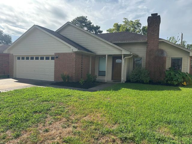 9 Alexander, Angleton, TX 77515