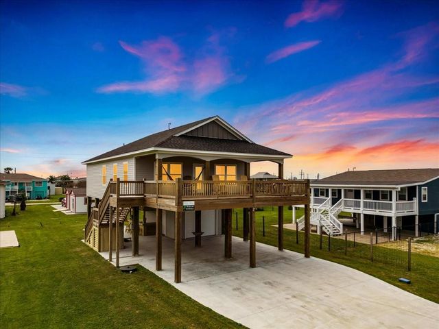 961 Palmetto, Crystal Beach, TX, 77650