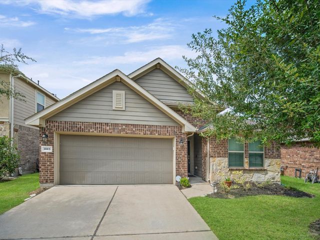 8915 English Manor