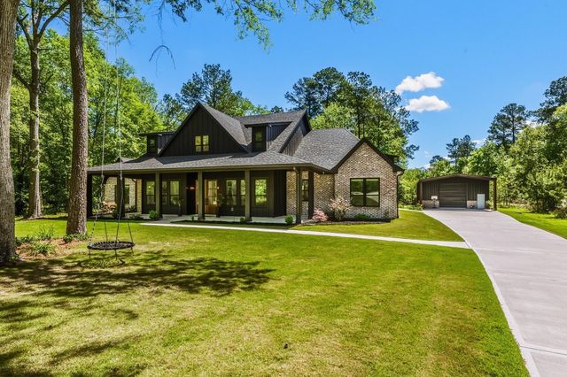  157 Wagon Pass Dr, Huntsville, TX 77340