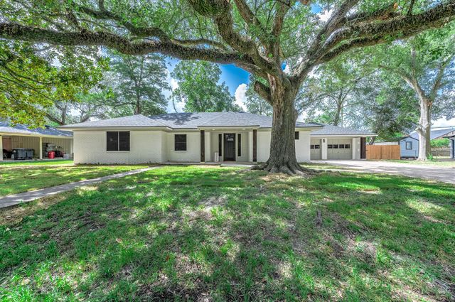717 Cedar Lawn