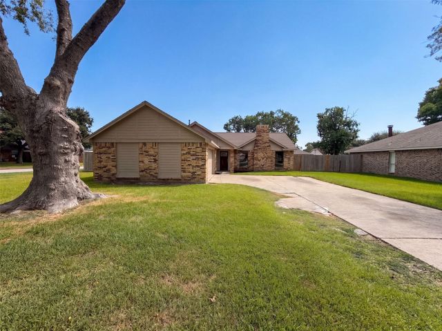  10942 Collingswood Dr, La Porte, TX 77571