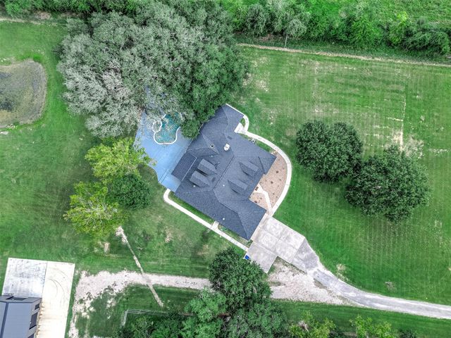  16610 Meadow Ln, Danbury, TX 77534