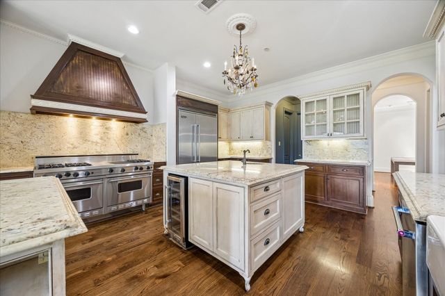 4802 Saxon, Bellaire, TX, 77401