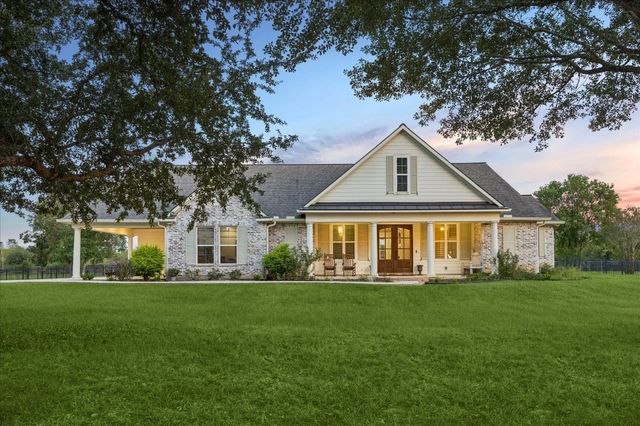  3712 Quail Cir, Sealy, TX 77474