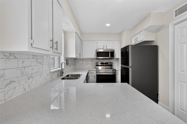  1221 Cedar Post Lane 2A, Houston, TX 77055