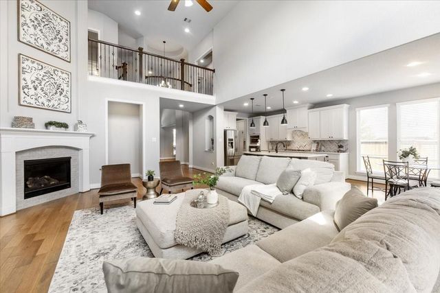  18843 Collins View Dr Dr, New Caney, TX 77357