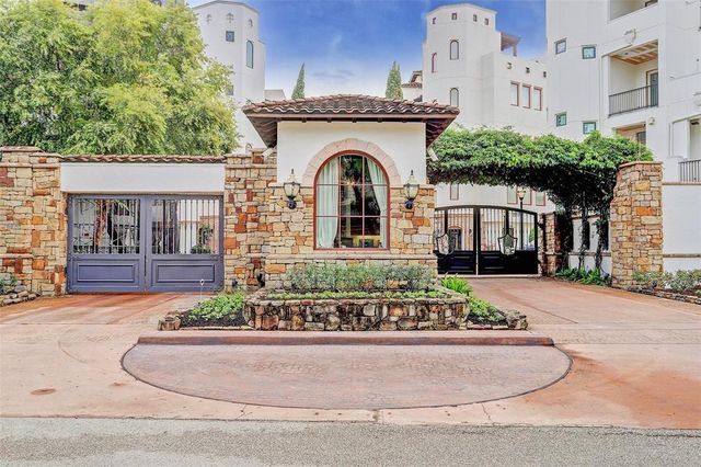  5323 Paseo Caceres Dr, Houston, TX 77007